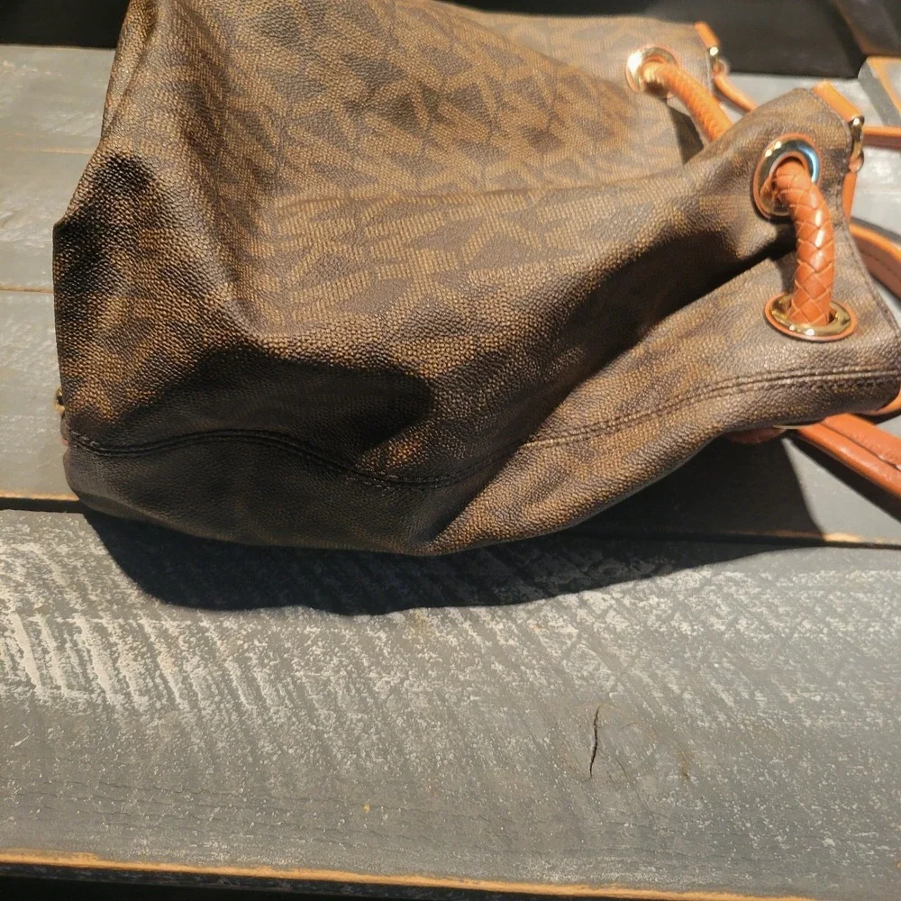 Michael Kors Jet Set Drawstring Tote Brown MK Signature Bag Leather Tassel Purse